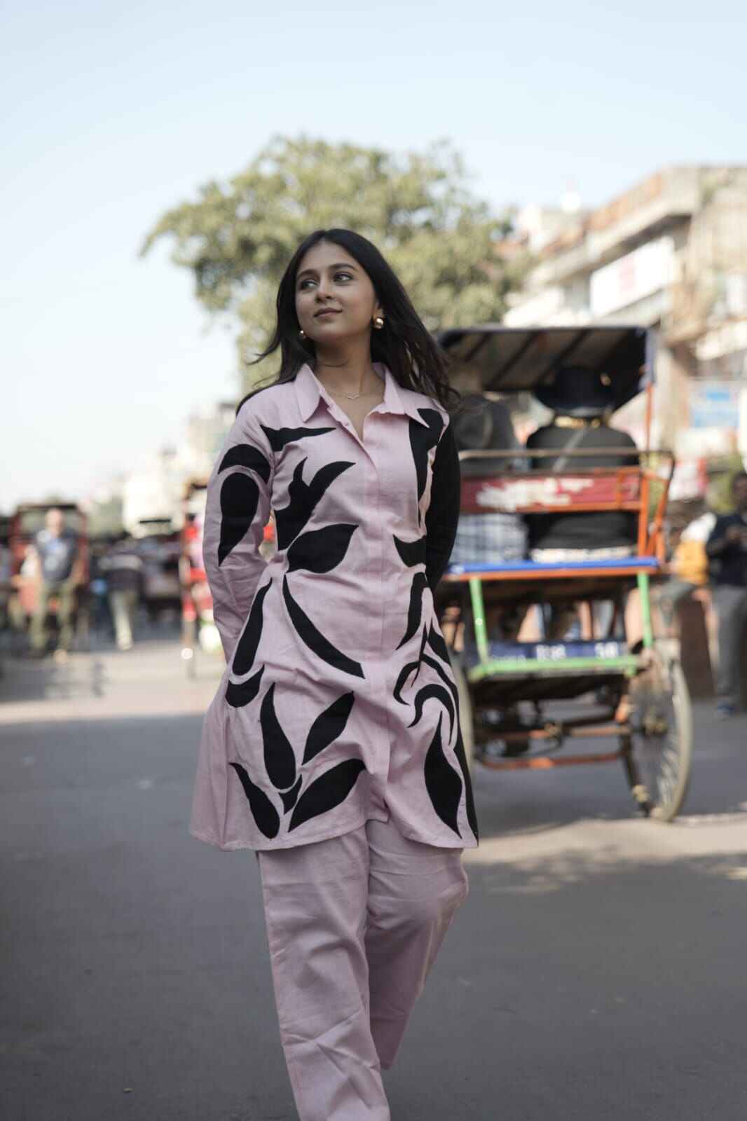 Abstract Printed Cord Set